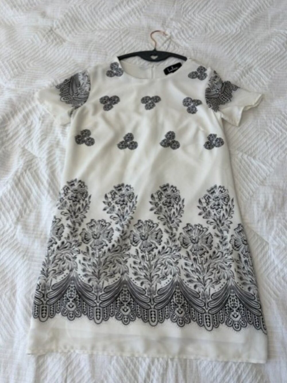 Lulus White Black Floral Print Shift Dress | Paisley Border | Short Sleeve | XS